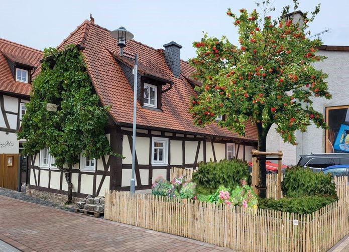 Die Freunde im Dinjerhof und die Stadt Rödermark legen gemeinsam den ersten Bauerngarten der Stadt an.